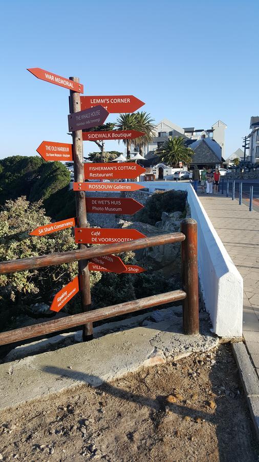 Smuts Ave. Guest Rooms Hermanus Bagian luar foto